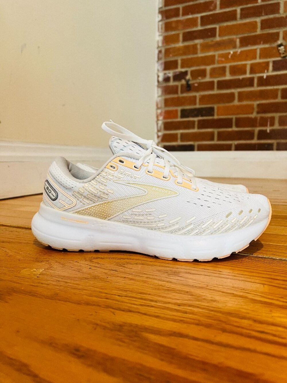 Brooks Glycerin 20 Women's Size 11 B (Medium) Running Shoes Beige